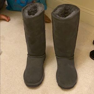 Gray bear paw boots
